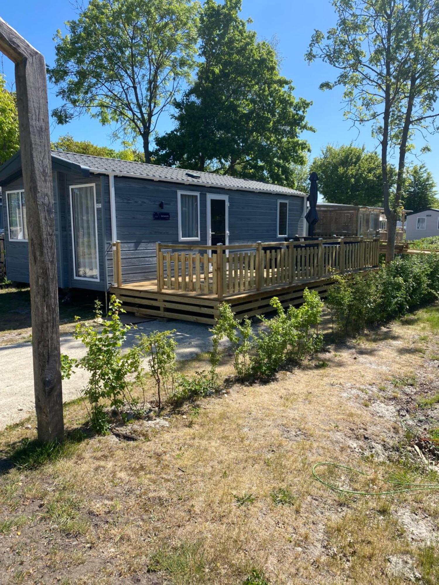 4 Persoons Chalet Hz 21 Lauwersoog Eksteriør bilde